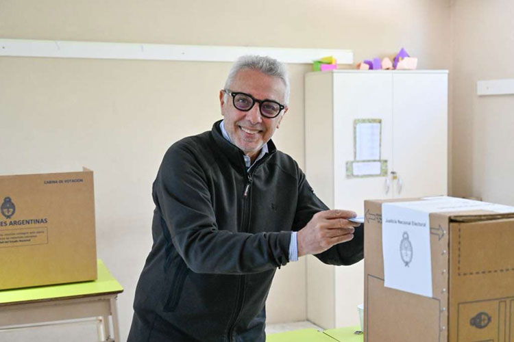 Julio Zamora votó en Benavídez y afirmó que “vamos a aportar a la construcción de la democracia desde la gestión municipal” Julio Zamora votó en Benavídez y afirmó que “vamos a aportar a la construcción de la democracia desde la gestión municipal”