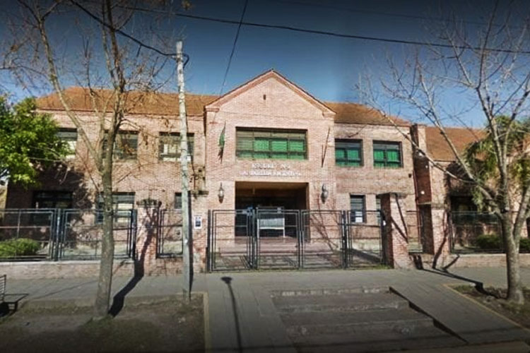 Violento ataque en una escuela de Tigre: una mujer apuñaló a una docente y a una alumna Violento ataque en una escuela de Tigre: una mujer apuñaló a una docente y a una alumna