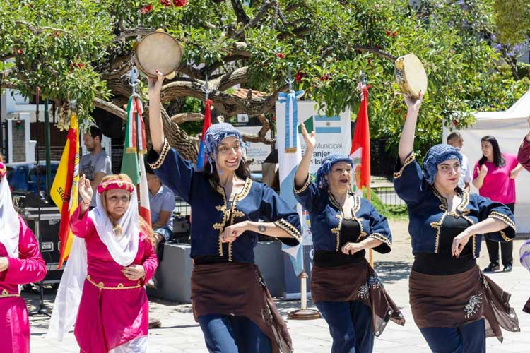Llega a San Isidro la Fiesta de las Colectividades con gastronomía y danzas de más de 35 países Llega a San Isidro la Fiesta de las Colectividades con gastronomía y danzas de más de 35 países
