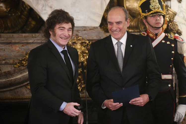 Tras la renuncia de Guillermo Francos, Javier Milei designa a Manuel Adorni como nuevo Jefe de Gabinete Tras la renuncia de Guillermo Francos, Javier Milei designa a Manuel Adorni como nuevo Jefe de Gabinete