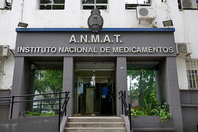 La ANMAT prohibió 18 suplementos dietarios y un medicamento de una firma santafesina por graves irregularidades La ANMAT prohibió 18 suplementos dietarios y un medicamento de una firma santafesina por graves irregularidades
