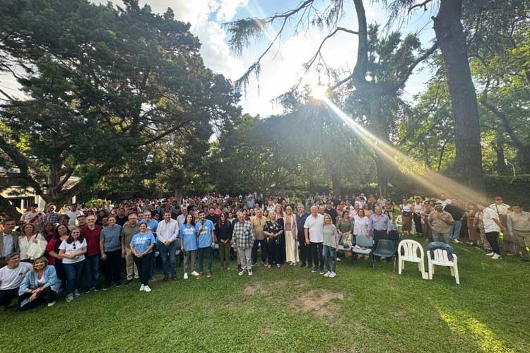 Cientos de fieles participaron del encuentro de oración “Unidos por la Familia” en San Isidro Cientos de fieles participaron del encuentro de oración “Unidos por la Familia” en San Isidro