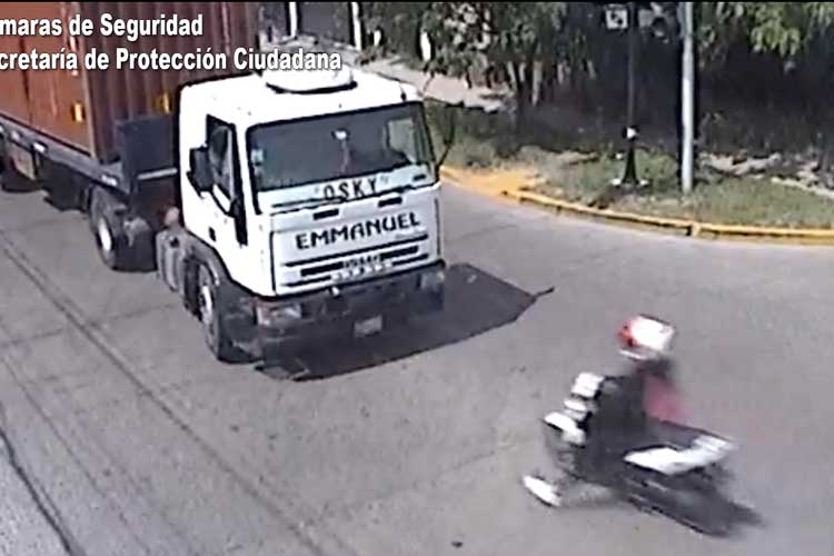 Violento choque en Don Torcuato: una moto impactó de frente contra un camión