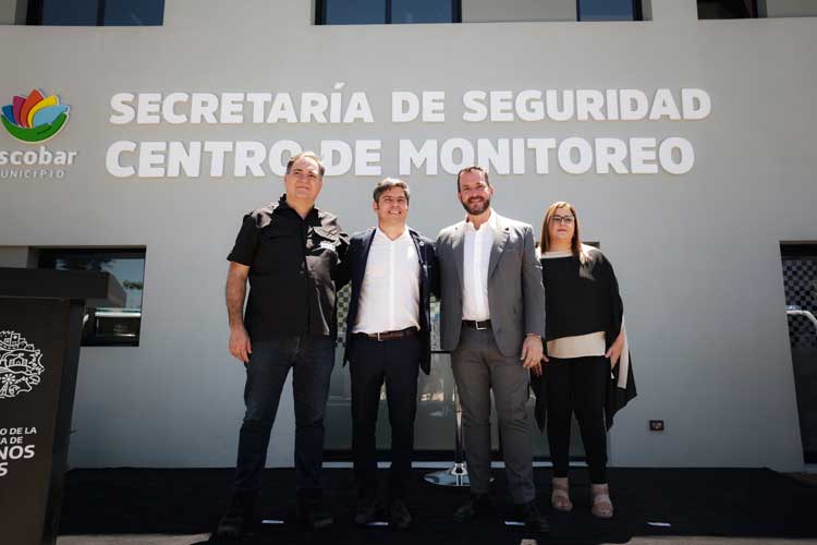 Kicillof entregó patrulleros en Escobar y criticó a Milei por el recorte de fondos de seguridad Kicillof entregó patrulleros en Escobar y criticó a Milei por el recorte de fondos de seguridad