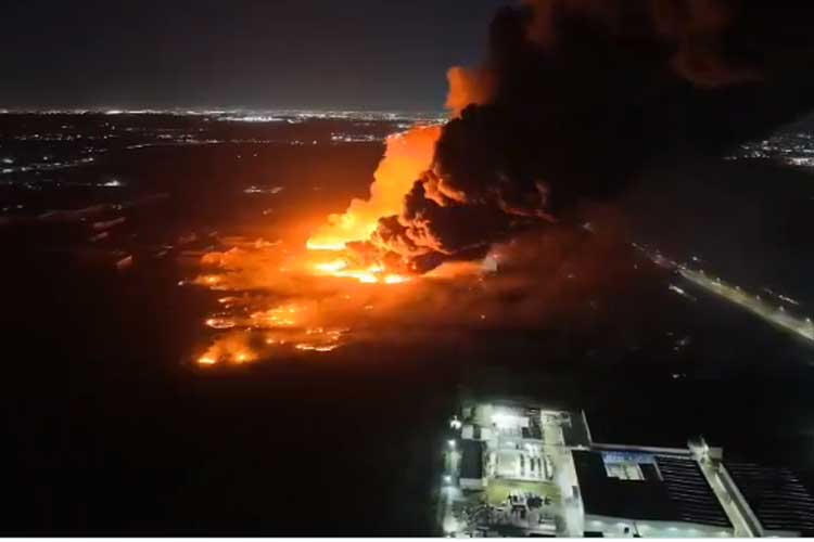 Incendio en parque industrial de Ezeiza: sin heridos graves y 10 empresas con pérdidas totales