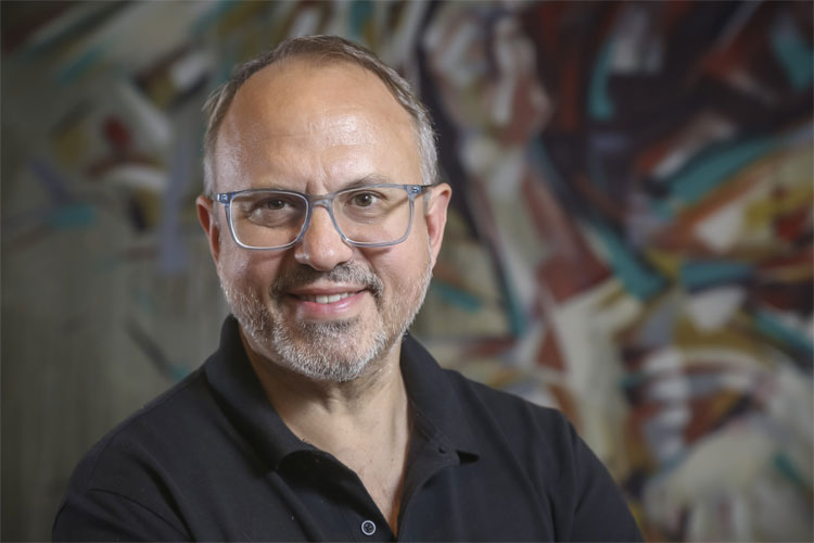 Frente Renovador cuestiona a Valenzuela por justificar aumentos de combustibles sin transparencia Frente Renovador cuestiona a Valenzuela por justificar aumentos de combustibles sin transparencia