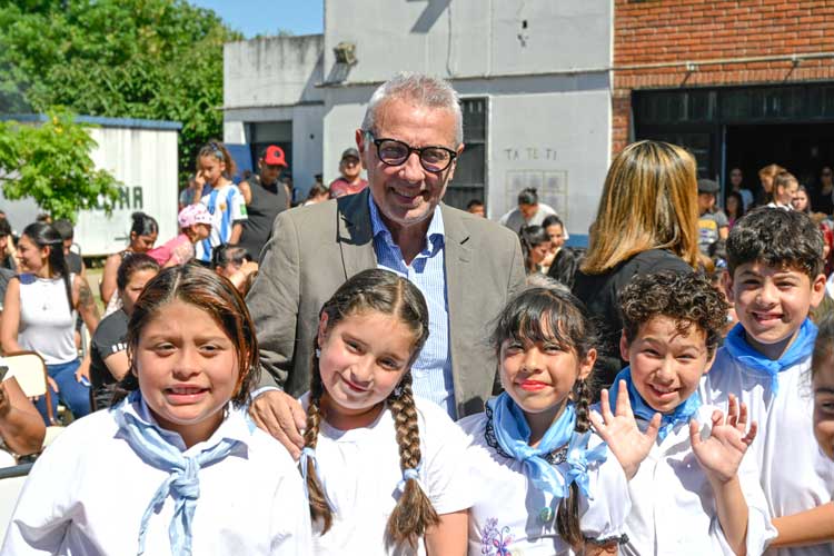 Julio Zamora acompañó el Día de la Tradición en Benavidez y destacó la identidad y sueños de la comunidad Julio Zamora acompañó el Día de la Tradición en Benavidez y destacó la identidad y sueños de la comunidad
