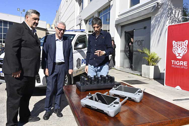 Julio Zamora presentó nuevas tecnologías de seguridad en Tigre y destacó inversiones para fortalecer la Protección Ciudadana Julio Zamora presentó nuevas tecnologías de seguridad en Tigre y destacó inversiones para fortalecer la Protección Ciudadana