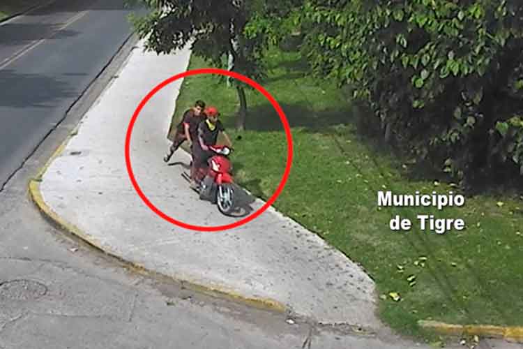Detienen a dos ladrones de motos en Benavídez tras persecución fílmica del COT Detienen a dos ladrones de motos en Benavídez tras persecución fílmica del COT