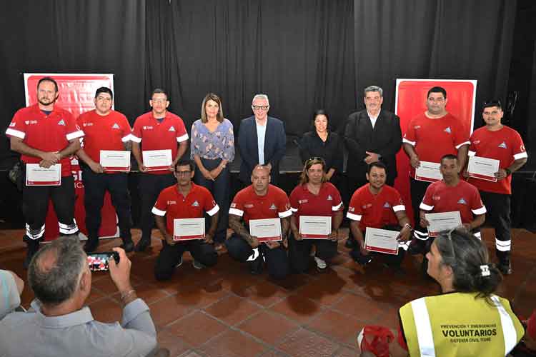 Zamora reconoció a los voluntarios de Defensa Civil en el Museo de la Reconquista