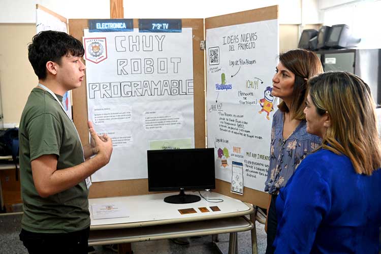 Gisela Zamora, participó de la exposición anual en el marco del Día de la Educación Técnica Gisela Zamora, participó de la exposición anual en el marco del Día de la Educación Técnica