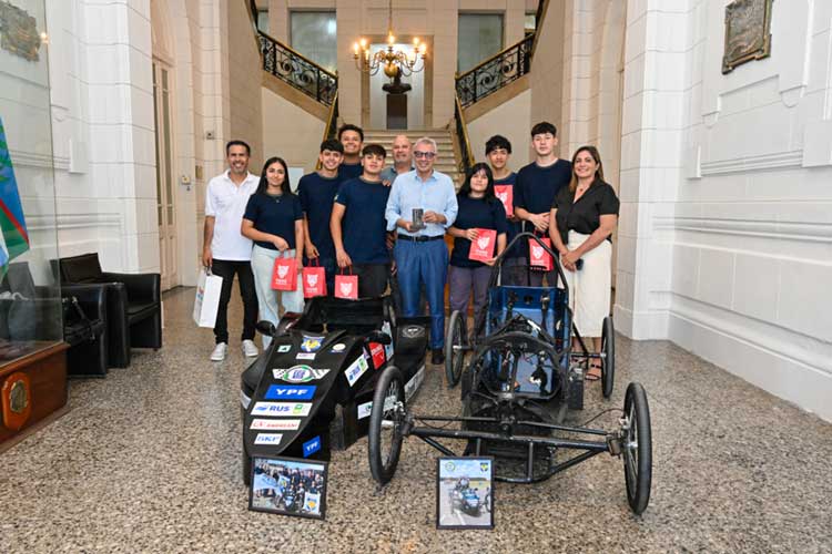 Julio Zamora recibió a estudiantes de la Técnica N°4 tras su logro en el Desafío ECO 2025