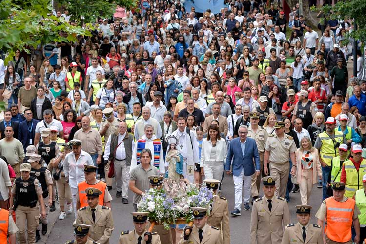 Con misa y procesión por el río Luján, Tigre honró el Día de la Virgen Con misa y procesión por el río Luján, Tigre honró el Día de la Virgen