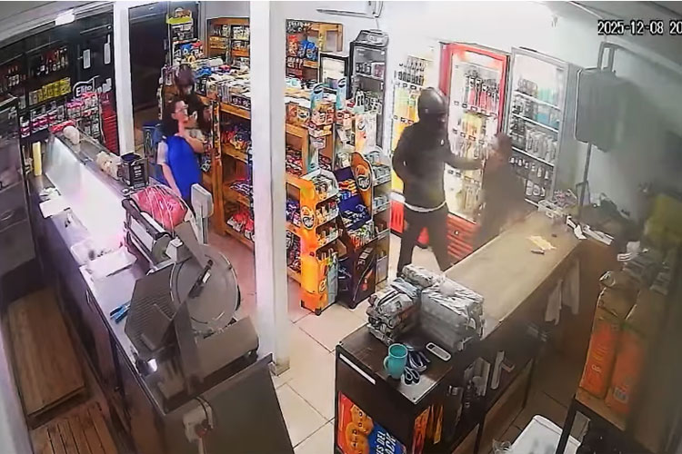 Motochorros armados protagonizaron un brutal robo en un almacén de El Talar