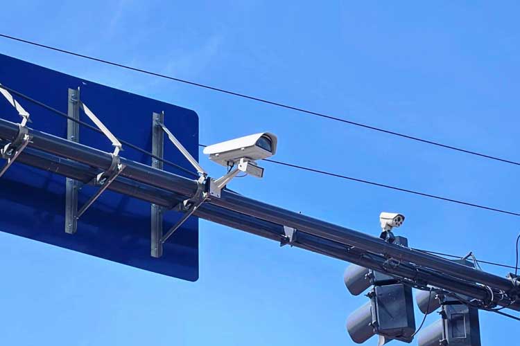 San Isidro instaló 40 lectoras de patentes en la calle Uruguay y refuerza el “Anillo Digital