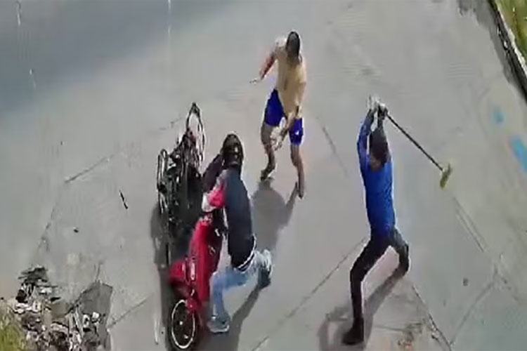 Golpiza a motochorros en San Martín: vecinos frustran un intento de robo a mujer