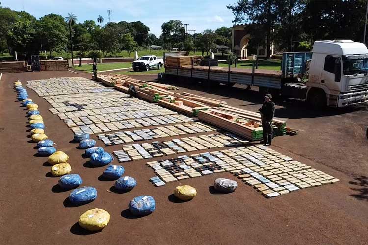 Gendarmería secuestró casi tres toneladas de marihuana en un camión que viajaba desde Misiones a San Fernando Gendarmería secuestró casi tres toneladas de marihuana en un camión que viajaba desde Misiones a San Fernando