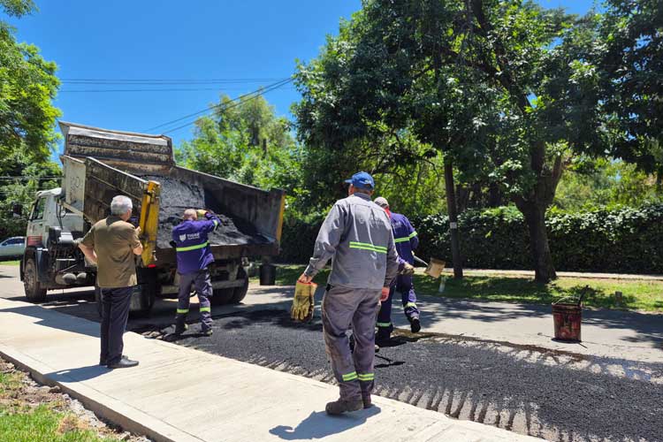 Julio Zamora supervisó la construcción de una senda aeróbica en Don Torcuato Julio Zamora supervisó la construcción de una senda aeróbica en Don Torcuato