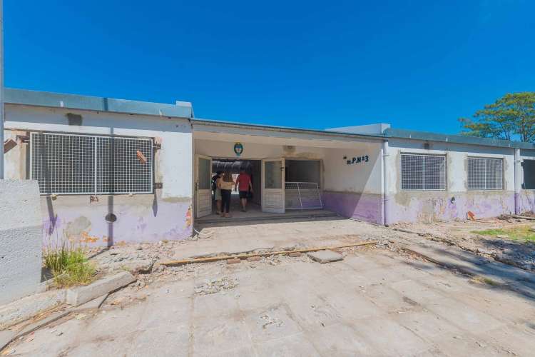Obras en escuelas de San Fernando: Juan Andreotti recorrió la renovación de siete edificios educativos.