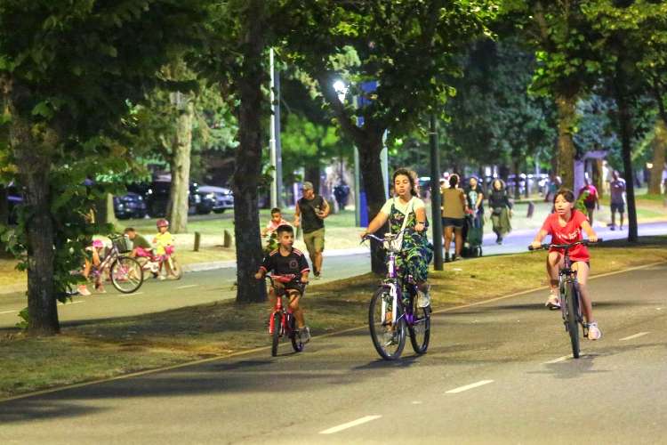 Paseo de Bicicletas Nocturno en San Isidro: cierran la avenida Unidad Nacional para actividades recreativas de verano