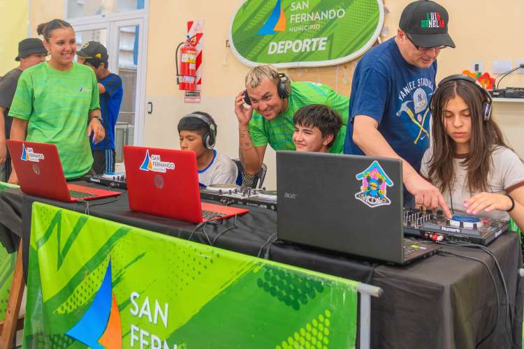 San Fernando suma talleres de gaming y DJ en sus Polideportivos durante el verano.