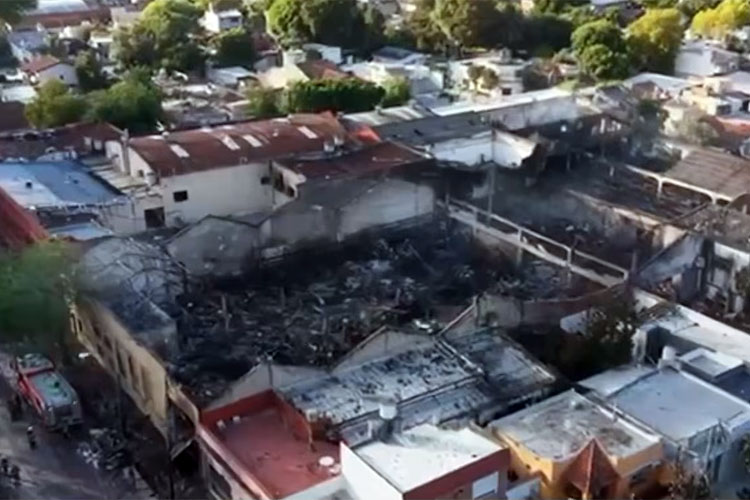 Explosión e incendio destruyeron por completo la fábrica Otowil en San Fernando y causaron graves daños en el barrio