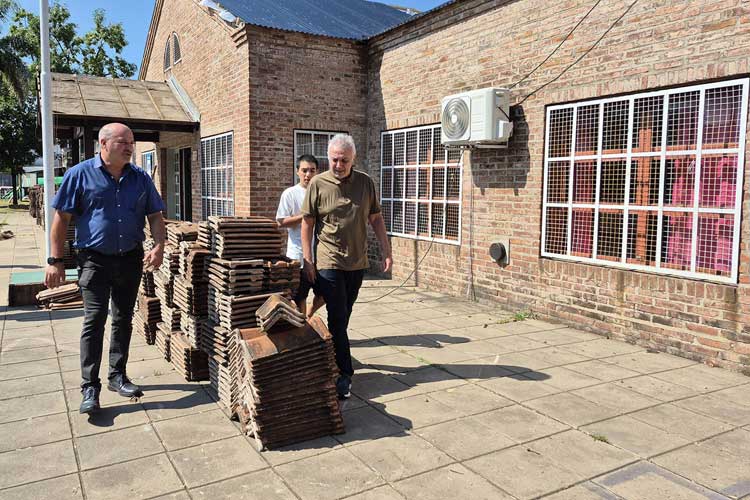 Julio Zamora recorrió las obras de infraestructura escolar en el Jardín 919 de Ricardo Rojas