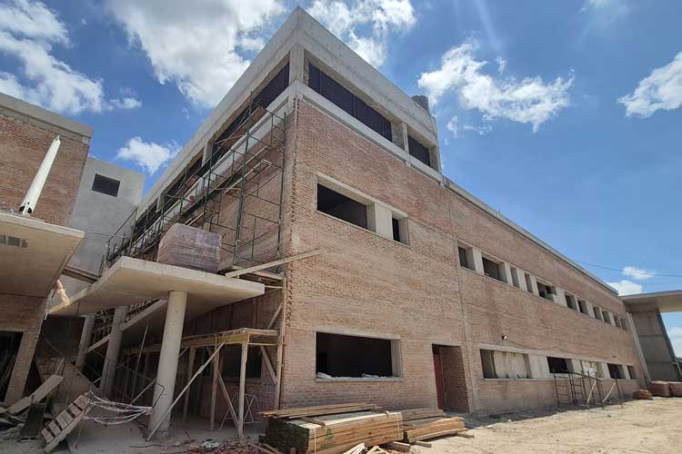 Julio Zamora recorrió las obras del nuevo Hospital de Alta Complejidad para Adultos en Tigre