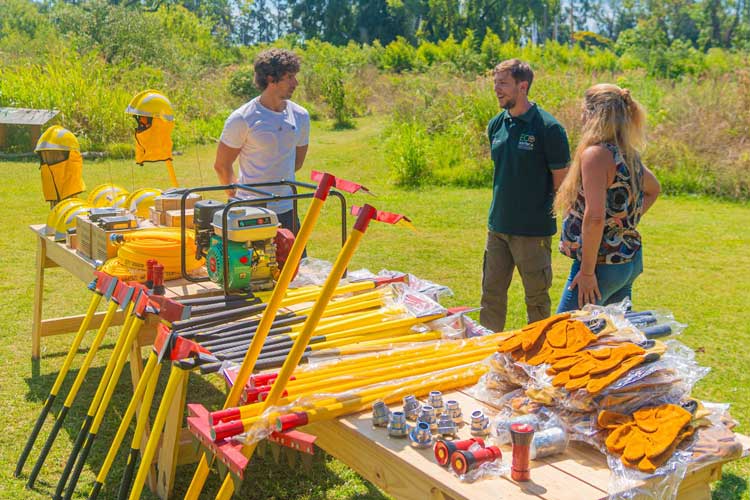 San Fernando envió una donación de equipamiento a los Bomberos de Chubut para combatir los incendios forestales