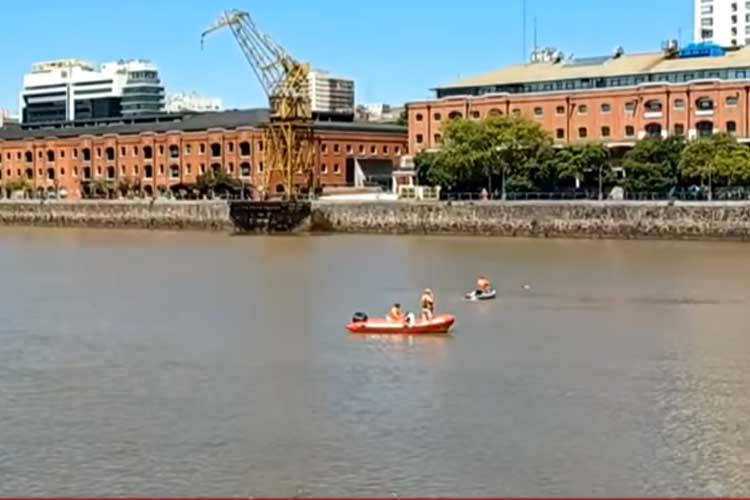 Hallaron un cuerpo flotando en Puerto Madero y la Justicia investiga las causas de la muerte