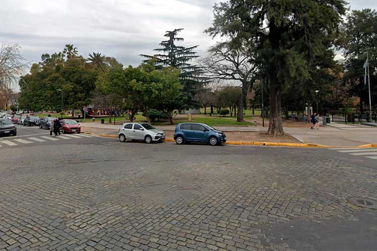 Hallaron un hombre muerto en el Parque Saavedra con una herida de arma blanca