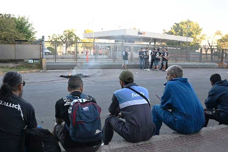 Cierre de Fate: trabajadores denuncian represión y la detención del titular del SUTNA