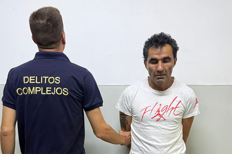 Femicidio en San Martín: vecinos descubrieron a un hombre cuando apuñalaba a su pareja y lo redujeron