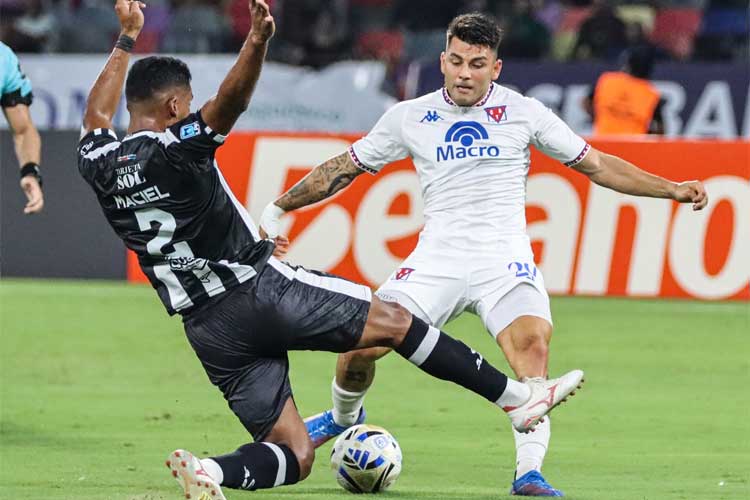 Tigre no pudo romper el cero y pagó caro el empate en Santiago