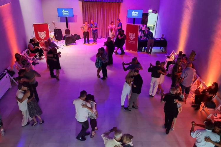 Noches de Jazz & Blues en Tigre: vecinos disfrutaron un show gratuito en el HCD