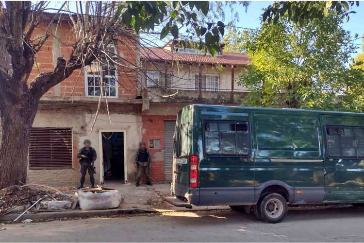 La GNA realizó 14 allanamientos y detuvo a dos acusados por robos modalidad piraña y entradera