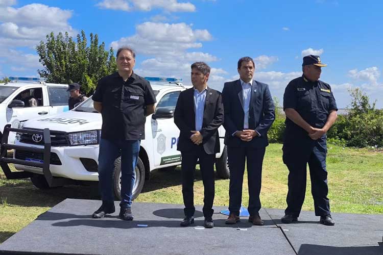 Axel Kicillof visitó San Isidro y entregó patrulleros junto a Ramón Lanús en un acto que incluyó la cesión de tierras al municipio Axel Kicillof visitó San Isidro y entregó patrulleros junto a Ramón Lanús en un acto que incluyó la cesión de tierras al municipio