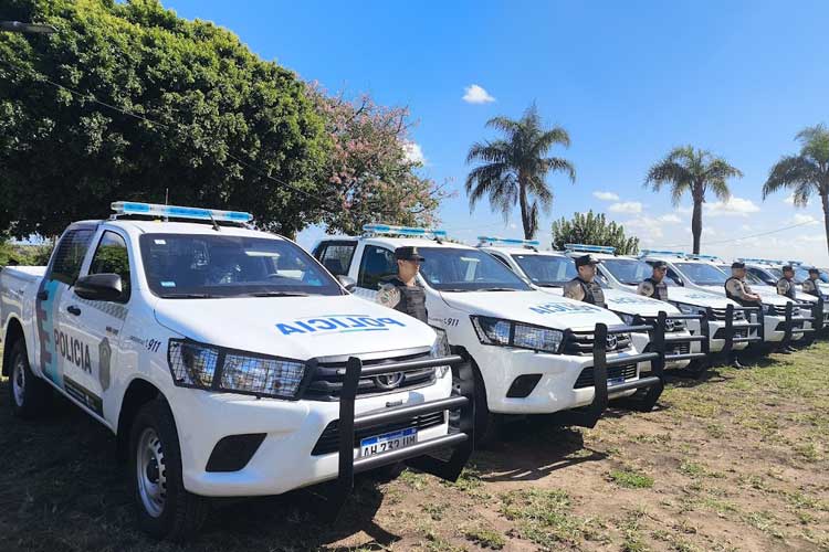 Axel Kicillof visitó San Isidro y entregó patrulleros junto a Ramón Lanús en un acto que incluyó la cesión de tierras al municipio