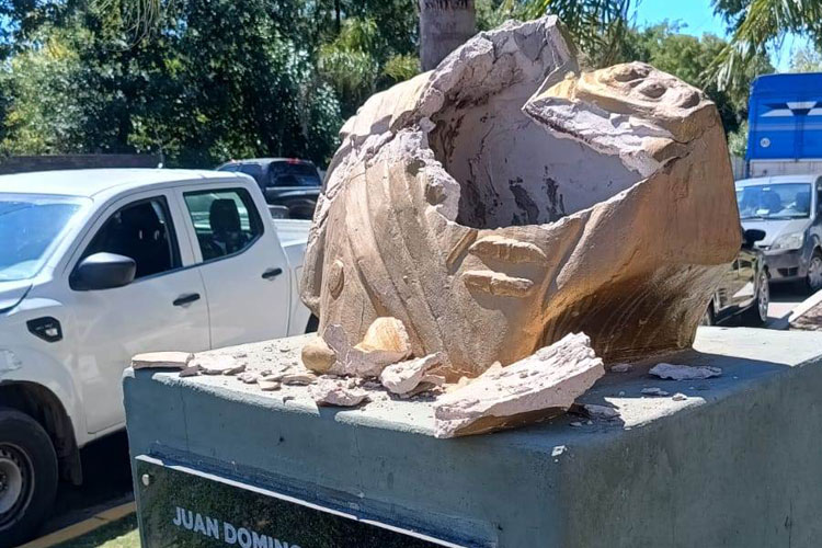 Vandalizaron un busto de Perón en Benavídez y la concejal Mariela Lomes presentó una denuncia penal