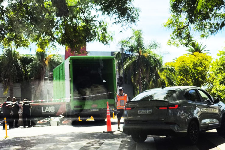 Trágico accidente en Tigre Centro: un motociclista murió tras chocar con un camión municipal Trágico accidente en Tigre Centro: un motociclista murió tras chocar con un camión municipal