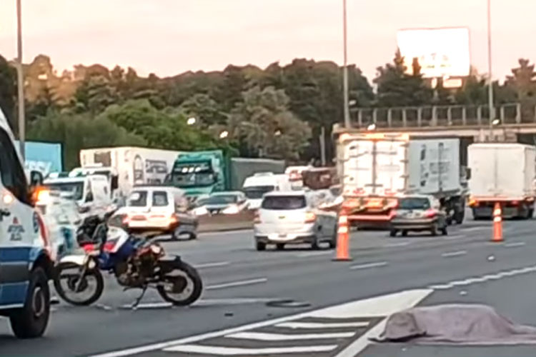 Choque fatal en Panamericana y Ruta 197: un camión atropelló y mató a un motociclista