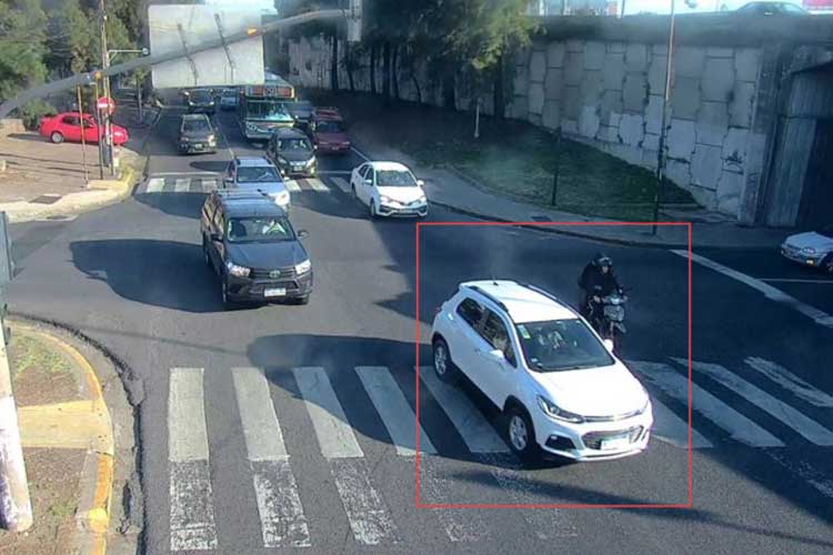 Choque entre moto y auto en Vicente López terminó con una mujer hospitalizada