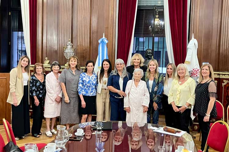 Mujeres que transforman comunidades: reconocidas por ACIERA en la Legislatura porteña