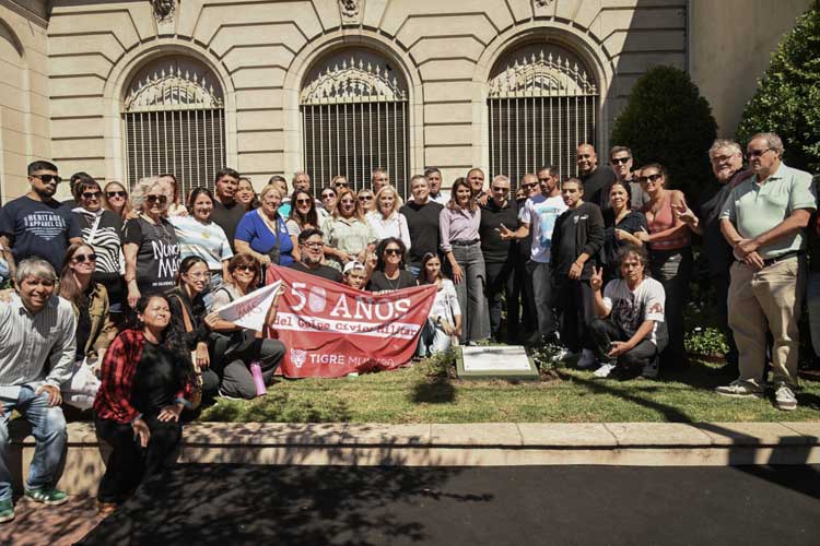 A 50 años del golpe militar: Tigre rindió homenaje a las víctimas con una placa en el Palacio Municipal A 50 años del golpe militar: Tigre rindió homenaje a las víctimas con una placa en el Palacio Municipal