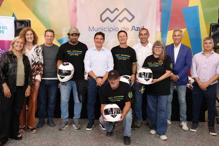 Seguridad vial en Azul: Marinucci encabezó jornada con entrega de cascos y fuerte llamado a la prevención