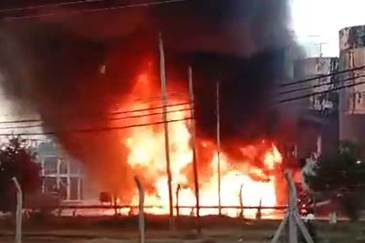 Incendio en refinería de Pilar: un muerto y un herido grave tras explosión durante carga de combustible