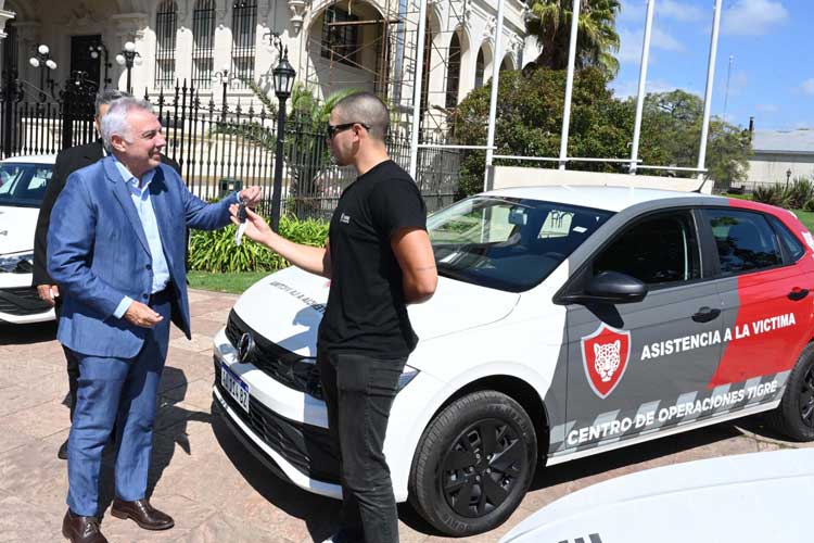 Tigre refuerza la seguridad: Julio Zamora presentó 25 nuevos móviles para el COT