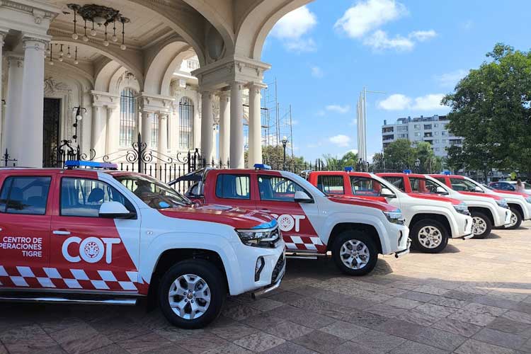 Julio Zamora encabezó la entrega de 25 vehículos para seguridad en Tigre