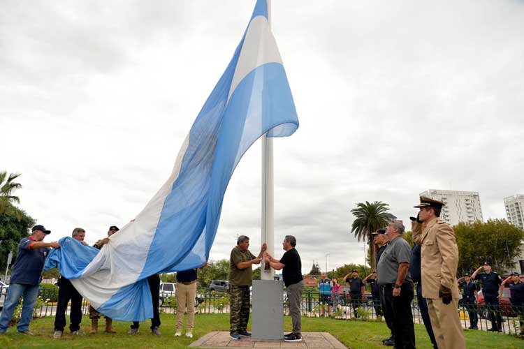 Tigre realizó una emotiva vigilia por Malvinas en Ricardo Rojas con ex combatientes y vecinos, a 44 años de la guerra.