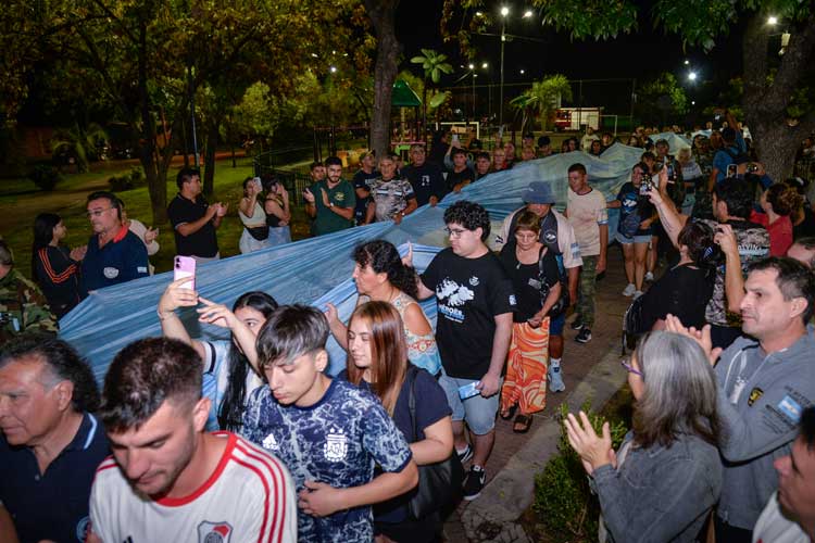 Tigre realizó una emotiva vigilia por Malvinas en Ricardo Rojas con ex combatientes y vecinos, a 44 años de la guerra.